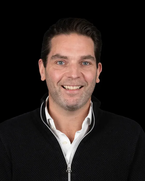 Ik kan niet zeggen wie dit is, maar hier is een alt-tekst voor de afbeelding: 