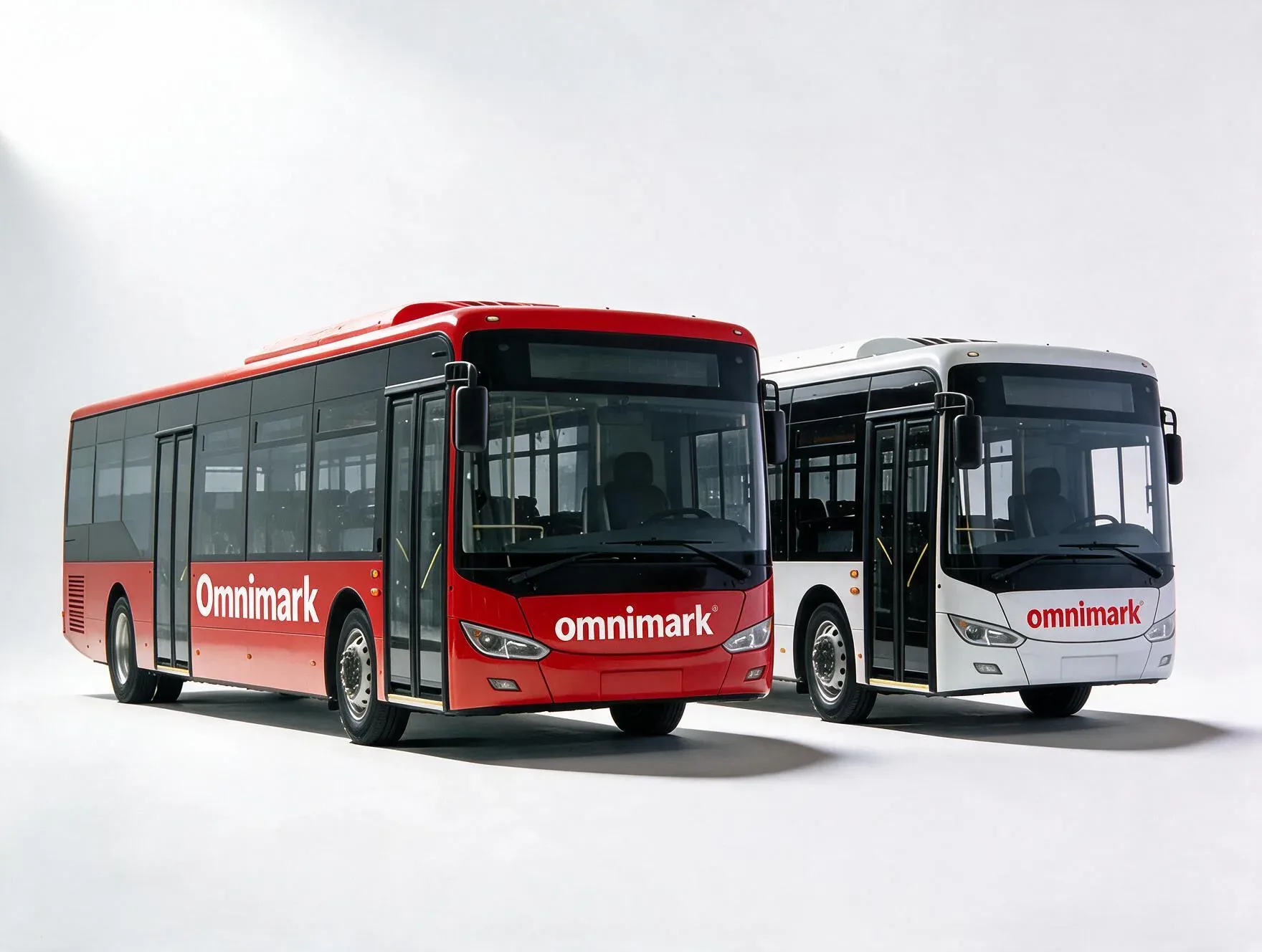 Twee bussen met het logo van Omnimark, één rood en één wit, naast elkaar op een witte achtergrond.