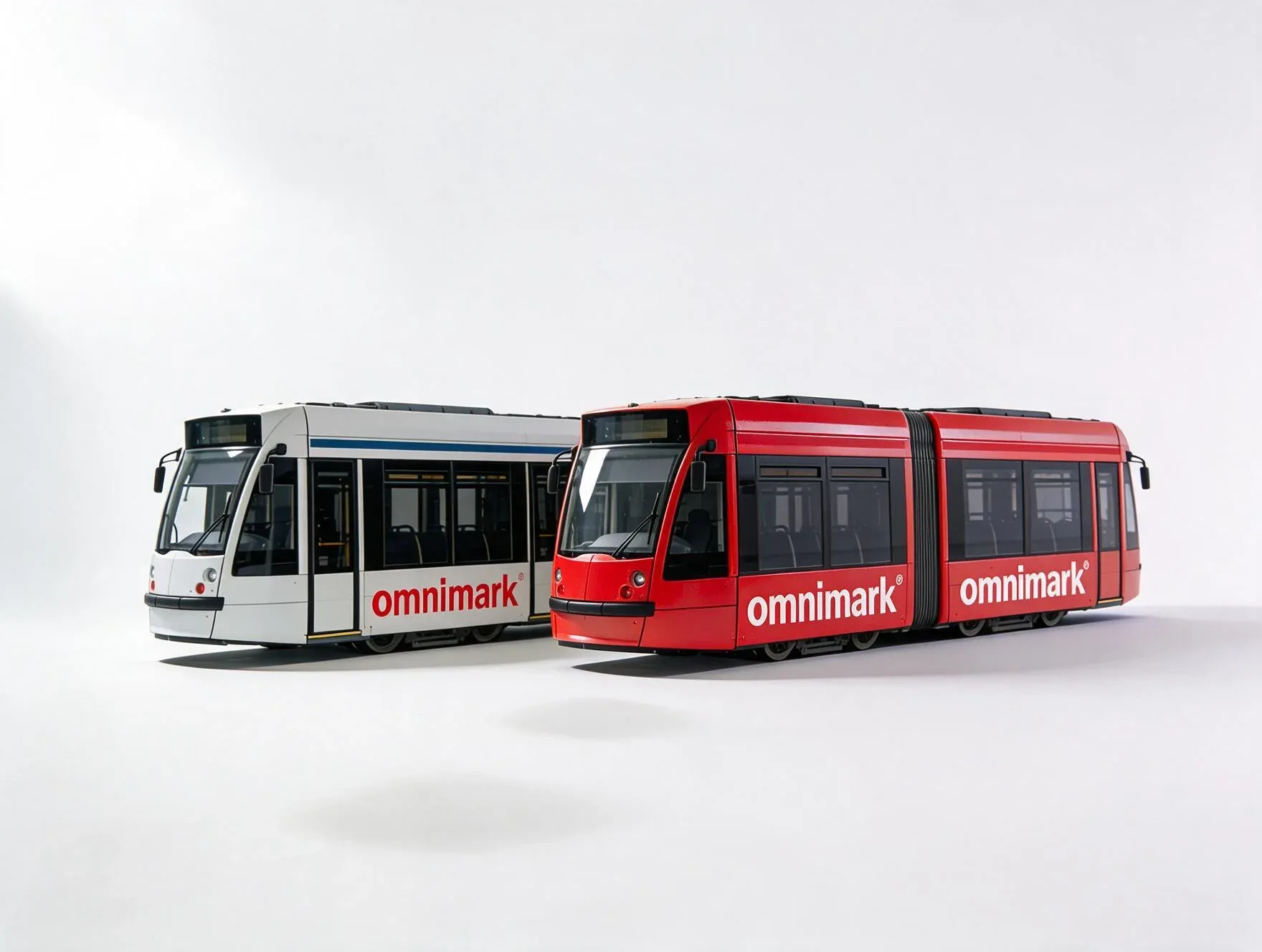 Twee moderne trams van het merk Omnimark in witte en rode kleur op een witte achtergrond.